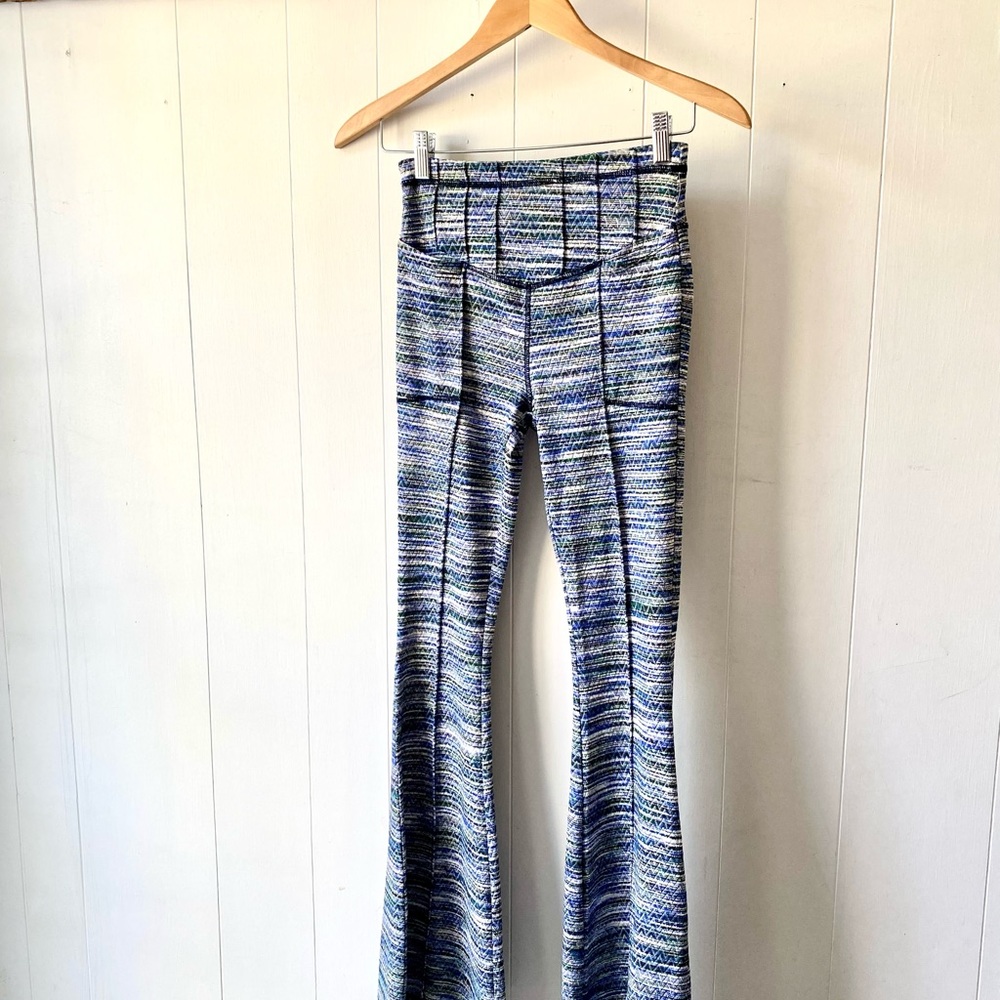 Free People On It Flare Leggings Blue XS New - Picture 4 of 7